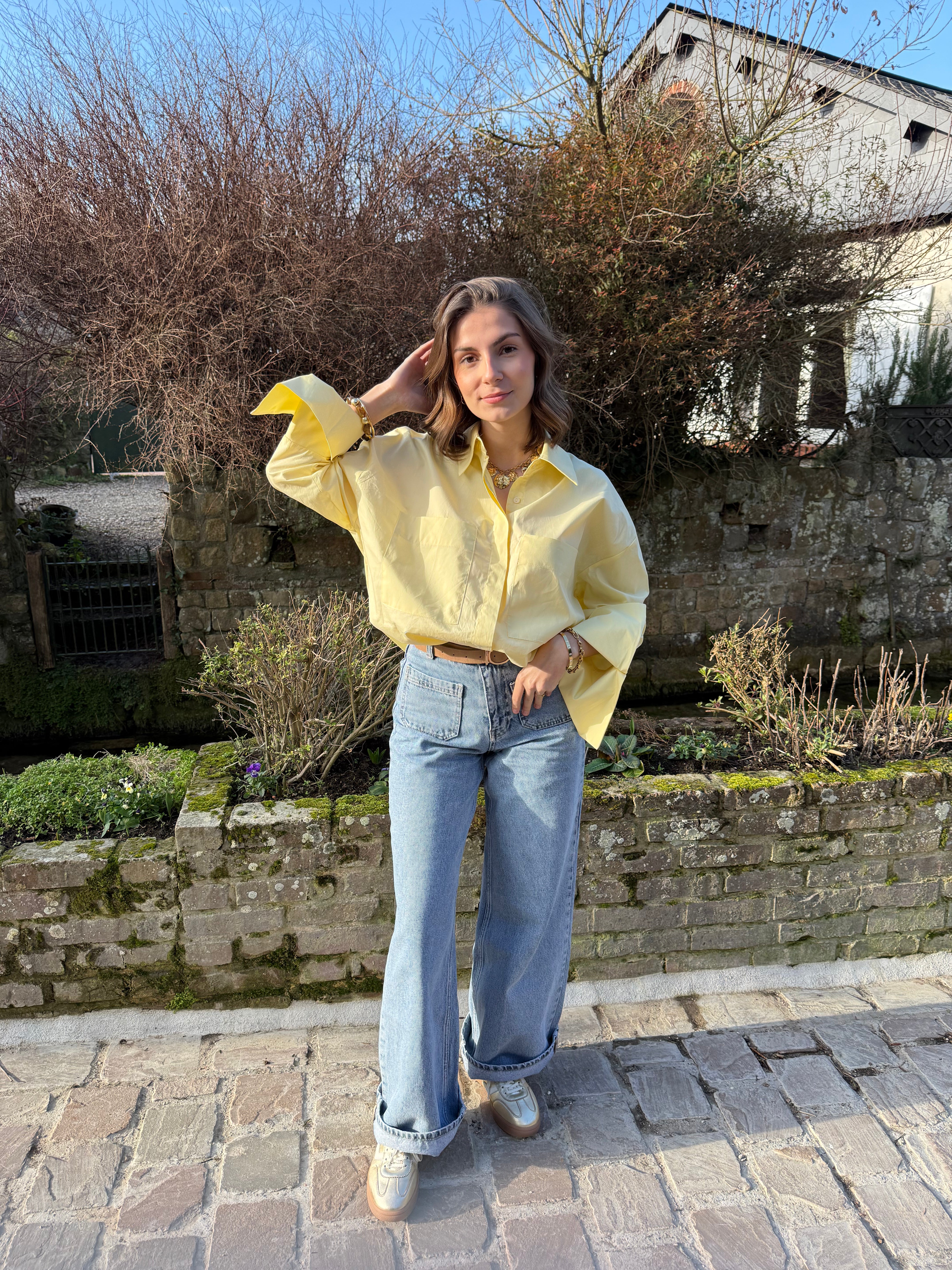 Chemise jaune pastel