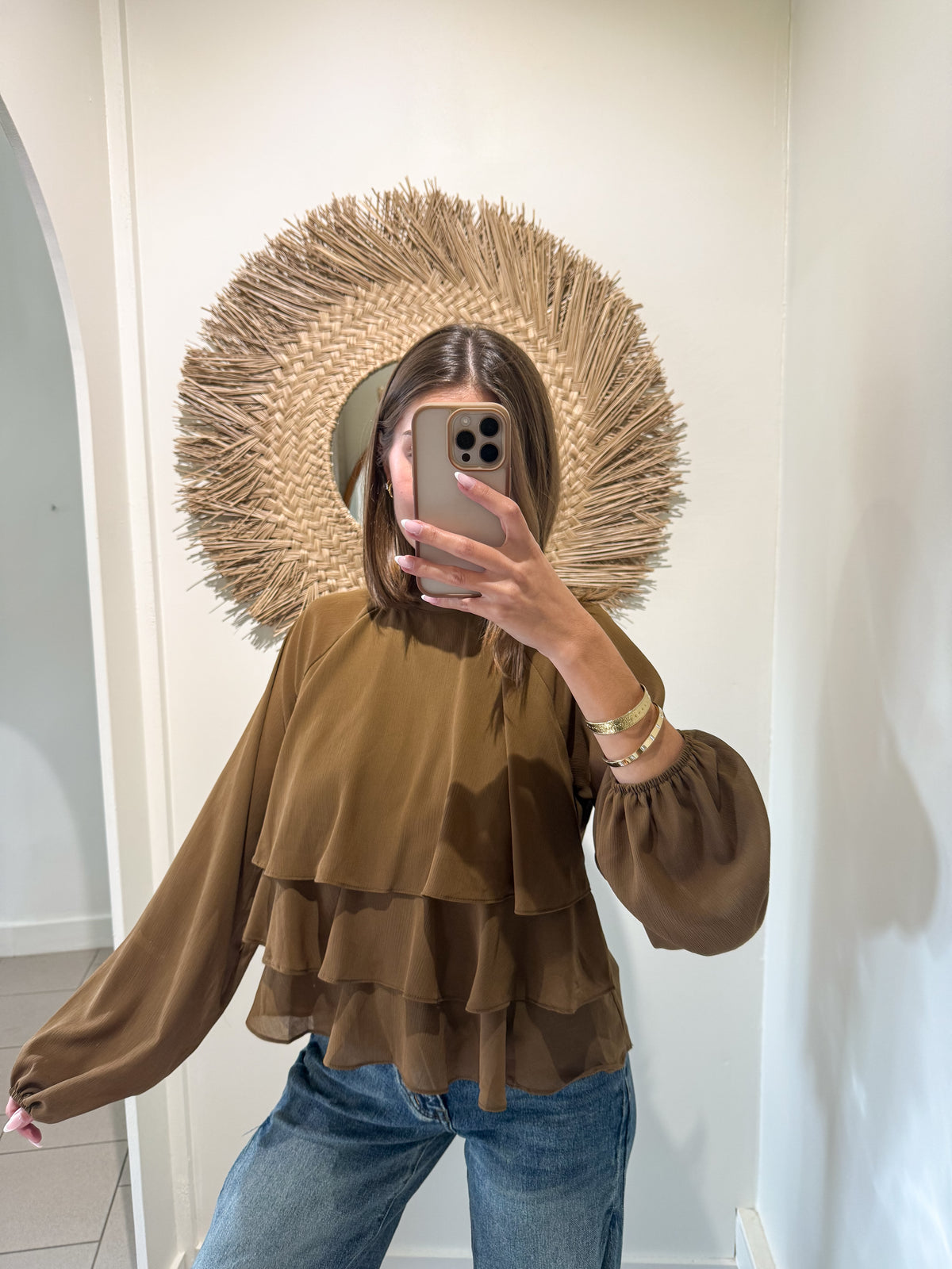 Blouse marron à volants