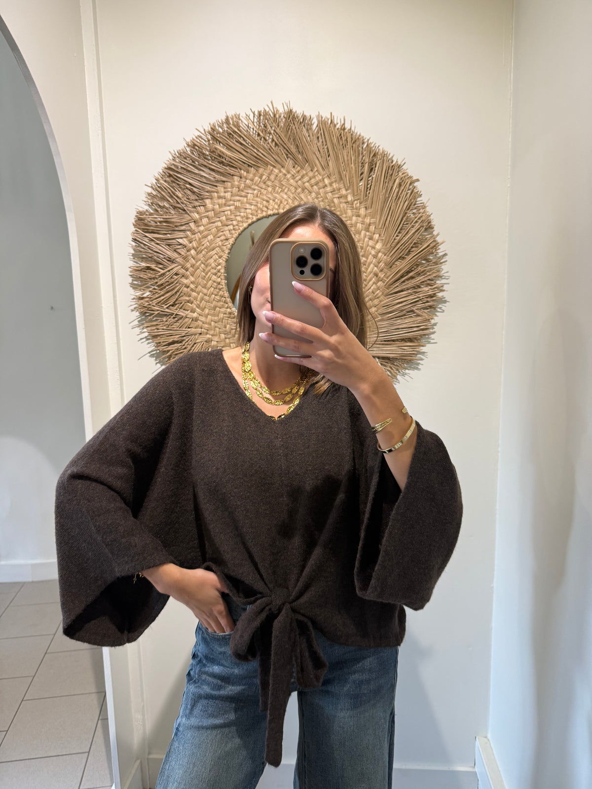 Pull chocolat noué