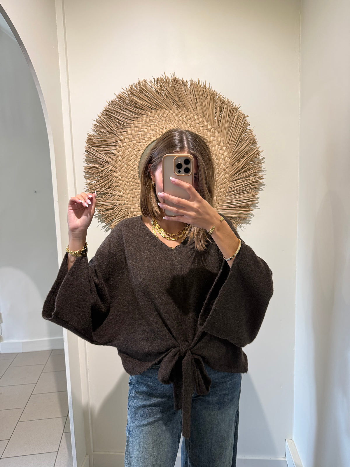 Pull chocolat noué